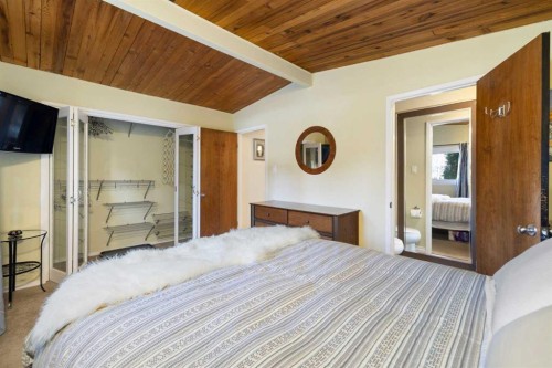 3511 Lakeside Crescent Sw, Calgary, AB - Indoor Photo Showing Bedroom