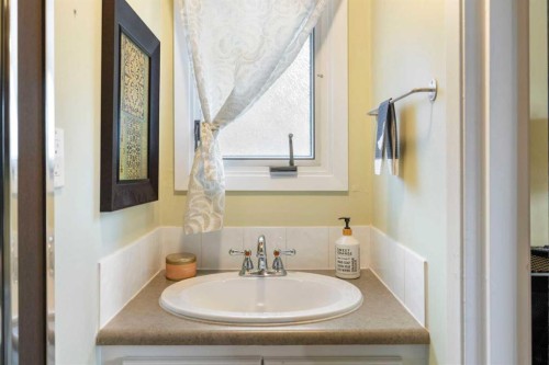 3511 Lakeside Crescent Sw, Calgary, AB - Indoor Photo Showing Bathroom