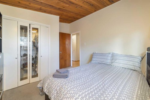 3511 Lakeside Crescent Sw, Calgary, AB - Indoor Photo Showing Bedroom