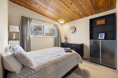 3511 Lakeside Crescent Sw, Calgary, AB - Indoor Photo Showing Bedroom