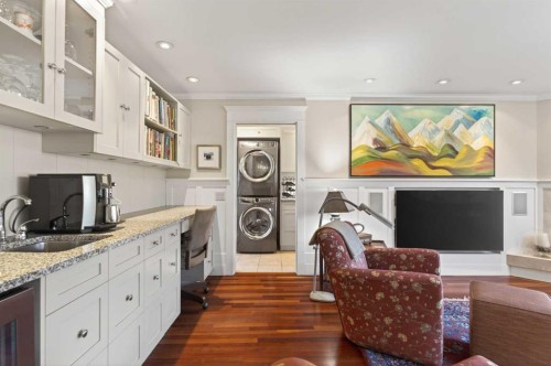 3020 7 Street Sw, Calgary, AB - Indoor Photo Showing Kitchen