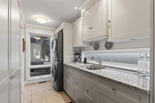 3020 7 Street Sw, Calgary, AB - Indoor Photo Showing Kitchen