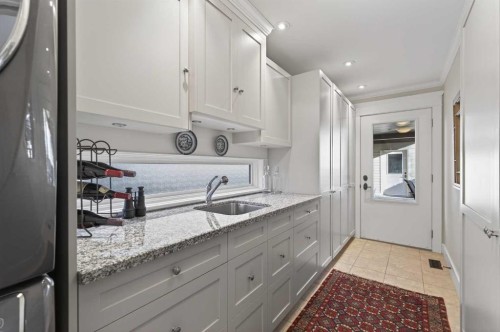 3020 7 Street Sw, Calgary, AB - Indoor Photo Showing Kitchen With Upgraded Kitchen
