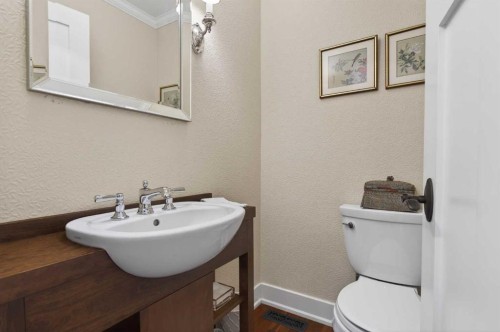 3020 7 Street Sw, Calgary, AB - Indoor Photo Showing Bathroom