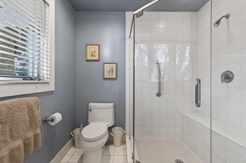 3020 7 Street Sw, Calgary, AB - Indoor Photo Showing Bathroom