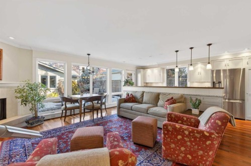 3020 7 Street Sw, Calgary, AB - Indoor Photo Showing Living Room