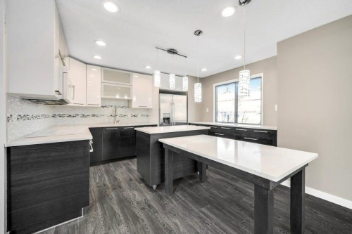 76 Glamis Gardens Sw, Calgary, AB - Indoor Photo Showing Kitchen With Upgraded Kitchen
