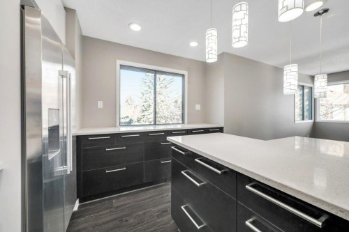 76 Glamis Gardens Sw, Calgary, AB - Indoor Photo Showing Other Room