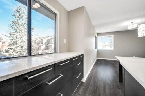 76 Glamis Gardens Sw, Calgary, AB - Indoor
