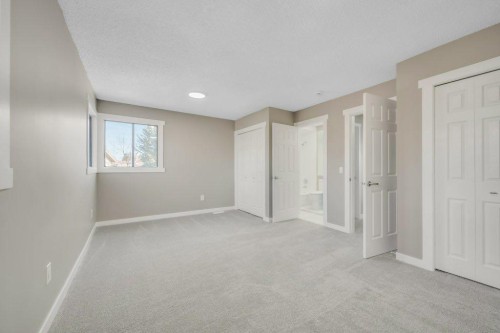 76 Glamis Gardens Sw, Calgary, AB - Indoor Photo Showing Other Room
