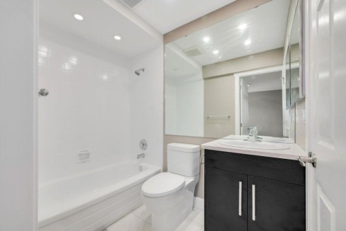 76 Glamis Gardens Sw, Calgary, AB - Indoor Photo Showing Bathroom