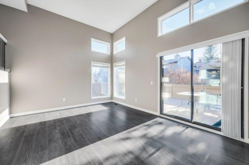 76 Glamis Gardens Sw, Calgary, AB - Indoor Photo Showing Other Room