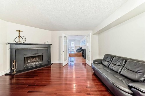 252 21 Avenue Ne, Calgary, AB - Indoor Photo Showing Living Room With Fireplace