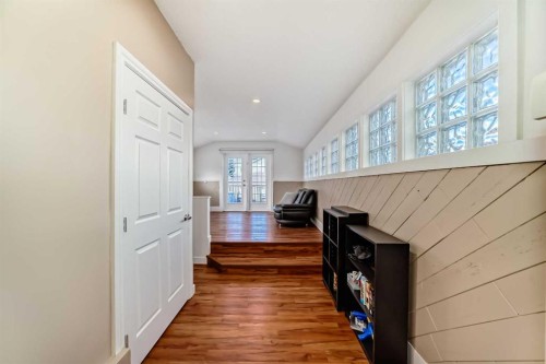 252 21 Avenue Ne, Calgary, AB - Indoor Photo Showing Other Room