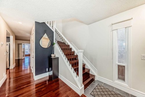 252 21 Avenue Ne, Calgary, AB - Indoor Photo Showing Other Room