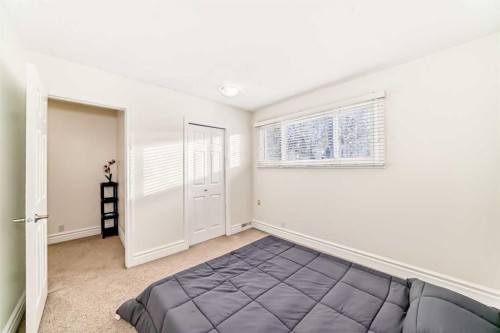 252 21 Avenue Ne, Calgary, AB - Indoor Photo Showing Bedroom