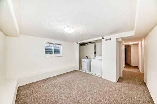 252 21 Avenue Ne, Calgary, AB - Indoor Photo Showing Other Room