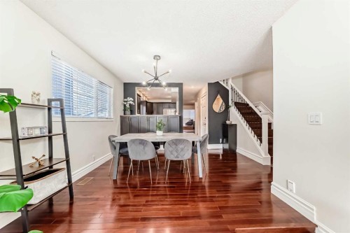 252 21 Avenue Ne, Calgary, AB - Indoor Photo Showing Dining Room