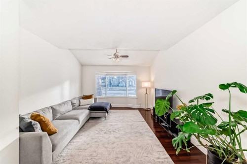 252 21 Avenue Ne, Calgary, AB - Indoor