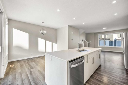 318 Evanscrest Square Nw, Calgary, AB - Indoor Photo Showing Kitchen With Double Sink