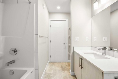 318 Evanscrest Square Nw, Calgary, AB - Indoor Photo Showing Bathroom