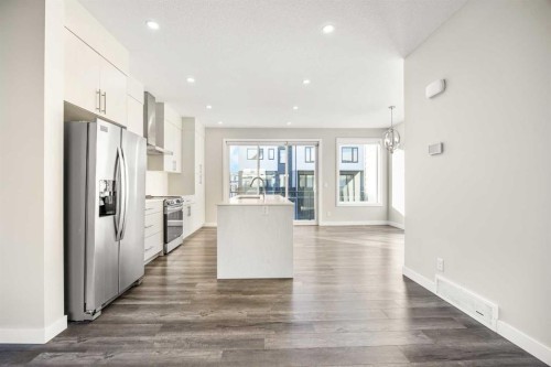 318 Evanscrest Square Nw, Calgary, AB - Indoor Photo Showing Kitchen