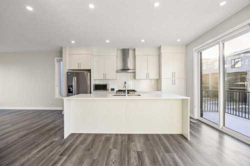 318 Evanscrest Square Nw, Calgary, AB - Indoor Photo Showing Kitchen With Upgraded Kitchen