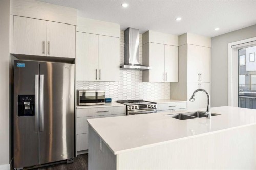 318 Evanscrest Square Nw, Calgary, AB - Indoor Photo Showing Kitchen With Double Sink With Upgraded Kitchen