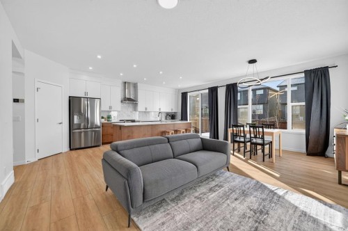 19 Rowley Park Nw, Calgary, AB - Indoor