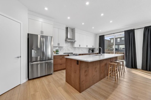 19 Rowley Park Nw, Calgary, AB - Indoor Photo Showing Kitchen With Upgraded Kitchen