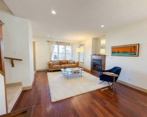 129 25 Avenue Ne, Calgary, AB - Indoor Photo Showing Living Room With Fireplace