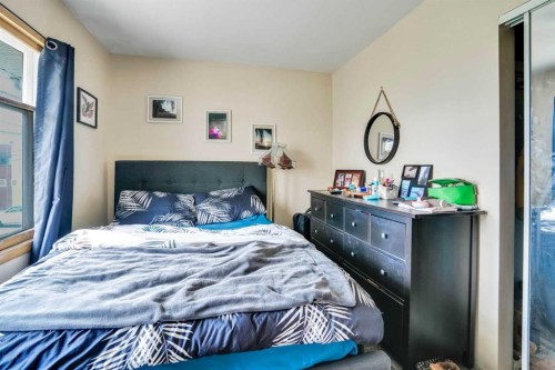 112 29 Avenue Nw, Calgary, AB - Indoor Photo Showing Bedroom