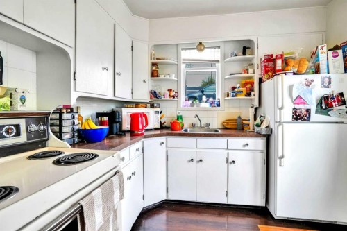 112 29 Avenue Nw, Calgary, AB - Indoor Photo Showing Kitchen