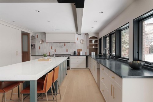 112 Pump Hill Green Sw, Calgary, AB - Indoor Photo Showing Kitchen With Upgraded Kitchen