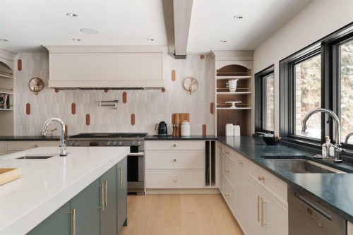 112 Pump Hill Green Sw, Calgary, AB - Indoor Photo Showing Kitchen With Upgraded Kitchen