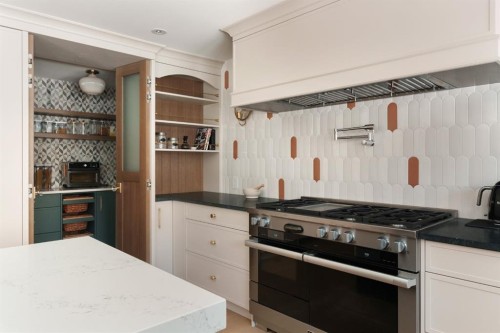 112 Pump Hill Green Sw, Calgary, AB - Indoor Photo Showing Kitchen