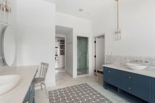 112 Pump Hill Green Sw, Calgary, AB - Indoor Photo Showing Bathroom