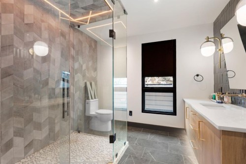 112 Pump Hill Green Sw, Calgary, AB - Indoor Photo Showing Bathroom