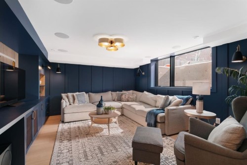 112 Pump Hill Green Sw, Calgary, AB - Indoor Photo Showing Living Room