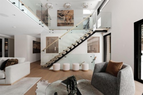 112 Pump Hill Green Sw, Calgary, AB - Indoor Photo Showing Living Room