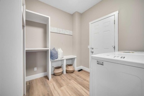 198 Panamount Villas Nw, Calgary, AB - Indoor Photo Showing Laundry Room