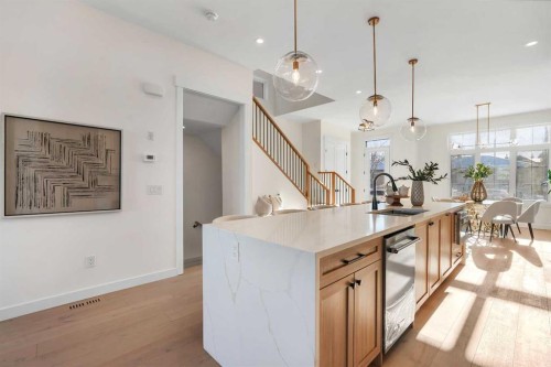 2436 30 Avenue Sw, Calgary, AB - Indoor Photo Showing Kitchen
