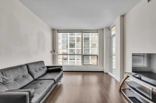1418-222 Riverfront Avenue Sw, Calgary, AB - Indoor Photo Showing Living Room