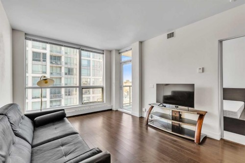 1418-222 Riverfront Avenue Sw, Calgary, AB - Indoor Photo Showing Living Room