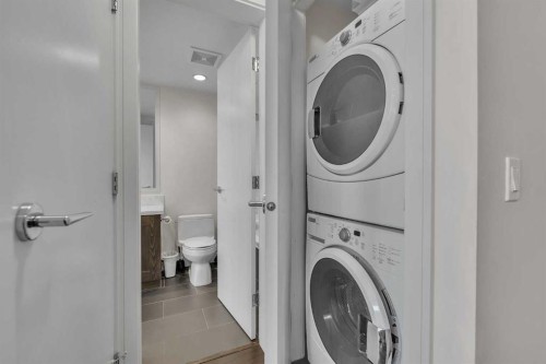 1418-222 Riverfront Avenue Sw, Calgary, AB - Indoor Photo Showing Laundry Room
