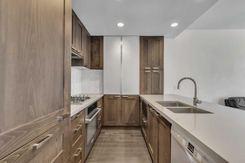 1418-222 Riverfront Avenue Sw, Calgary, AB - Indoor Photo Showing Kitchen With Double Sink With Upgraded Kitchen