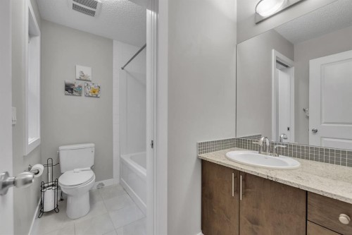 12 Cougar Ridge Manor Sw, Calgary, AB - Indoor Photo Showing Bathroom