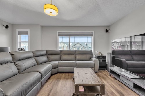 12 Cougar Ridge Manor Sw, Calgary, AB - Indoor Photo Showing Living Room
