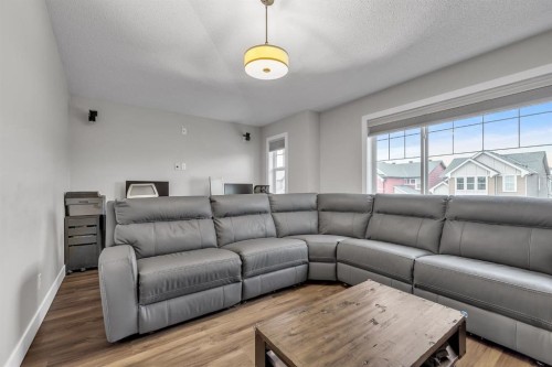 12 Cougar Ridge Manor Sw, Calgary, AB - Indoor Photo Showing Living Room