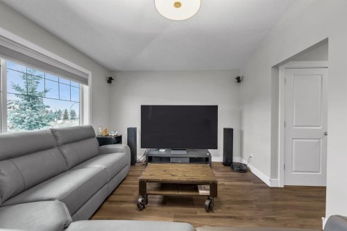 12 Cougar Ridge Manor Sw, Calgary, AB - Indoor Photo Showing Living Room
